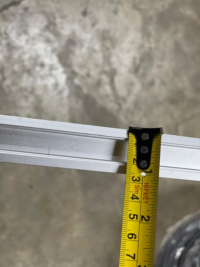 PERFIL DE ALUMINIO GRIS CON PESTAÑA FINO 2.5X1 CM 3MT