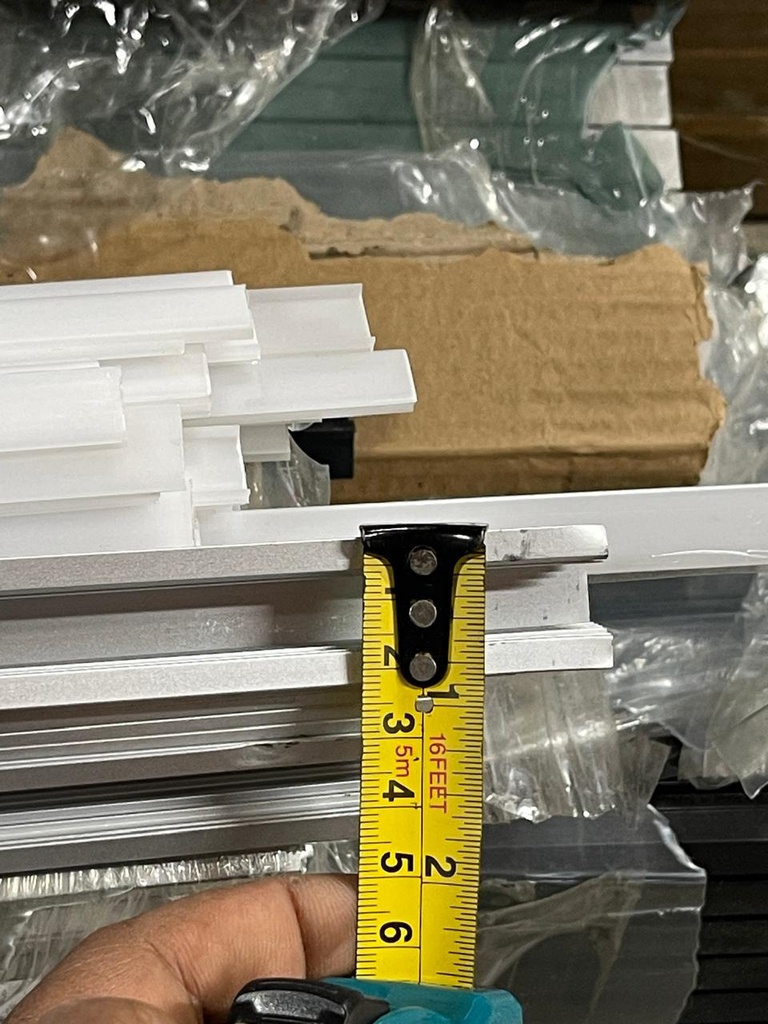 PERFIL DE ALUMINIO GRIS CON PESTAÑA 20x14 MM X 3M